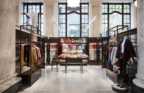 burberry sydney opening hours